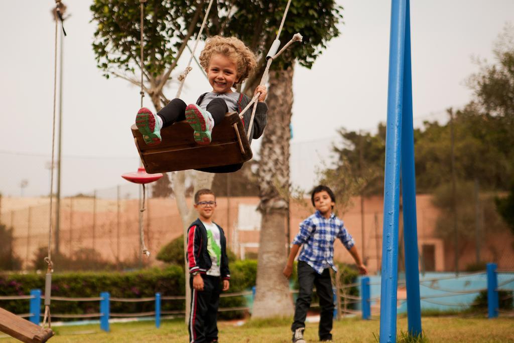 Tui Suneo Kenzi Europa Agadir Exterior foto Children playing on a swing